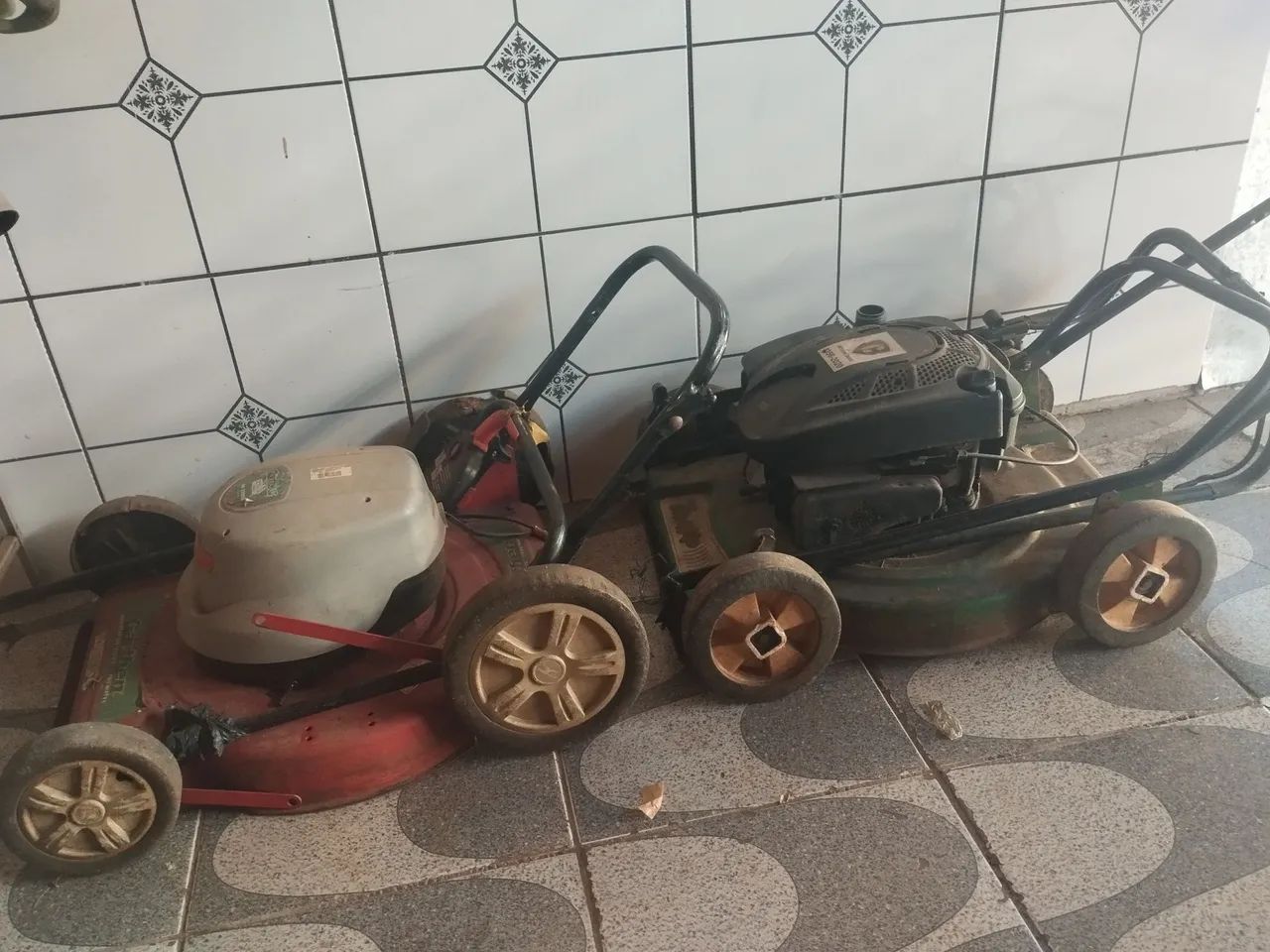 Cortador de grama a gasolina e elétrica( com defeito)