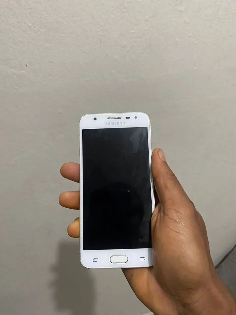 Celular com carregador 
