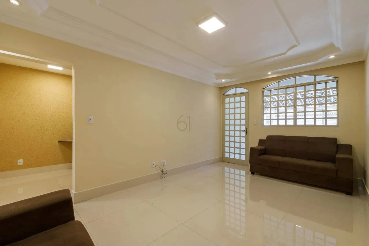 SRIA QE 15 CJ N - Casa térrea, espaçosa com ótima localização!
