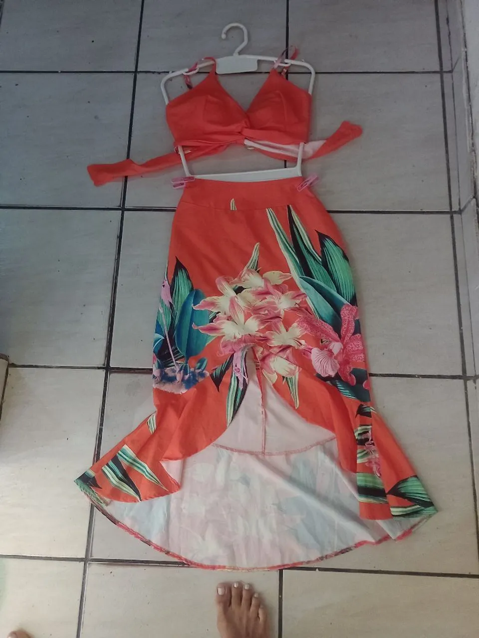 Conjunto Saia Longa e Top Laranja Floral
