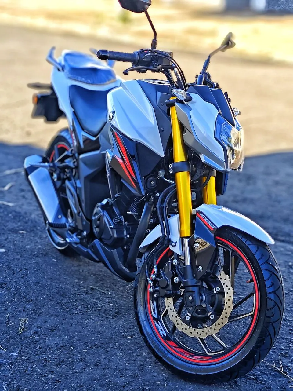 Suzuki DR160 2025