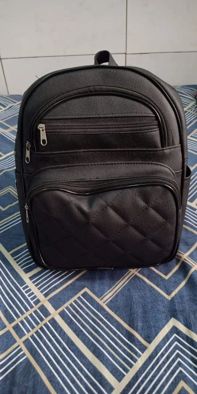 Mochila Preta de Couro - Estilo e Qualidade