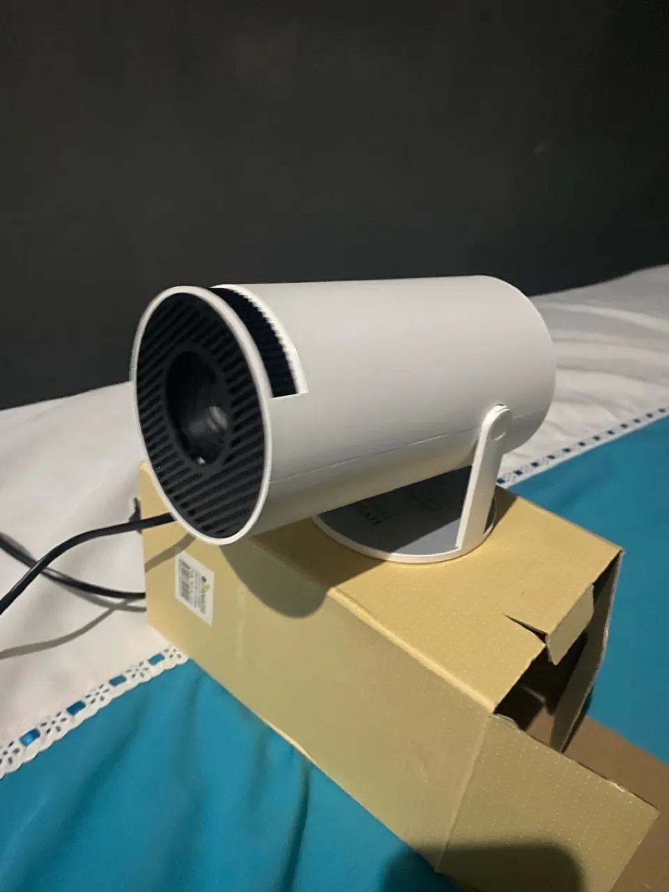 Projetor de Vídeo Portátil - Design Moderno