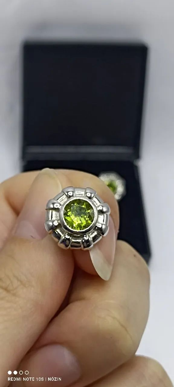 Brinco de Prata 950 com pedra Peridoto. - Foto 2