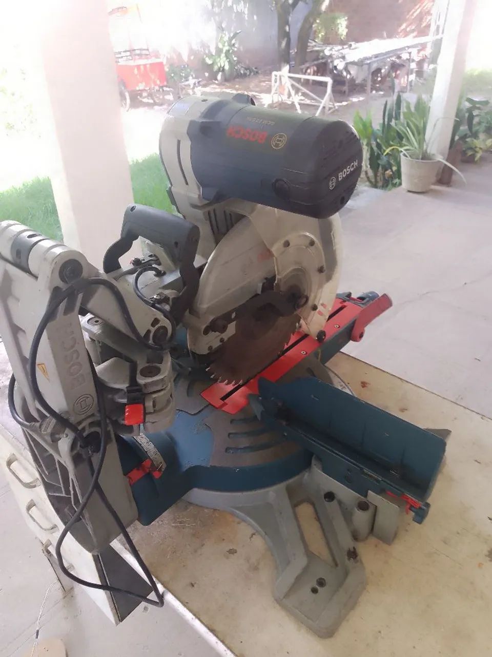 Serra esquadrias Bosch 12" com avanço articulado  - Foto 4