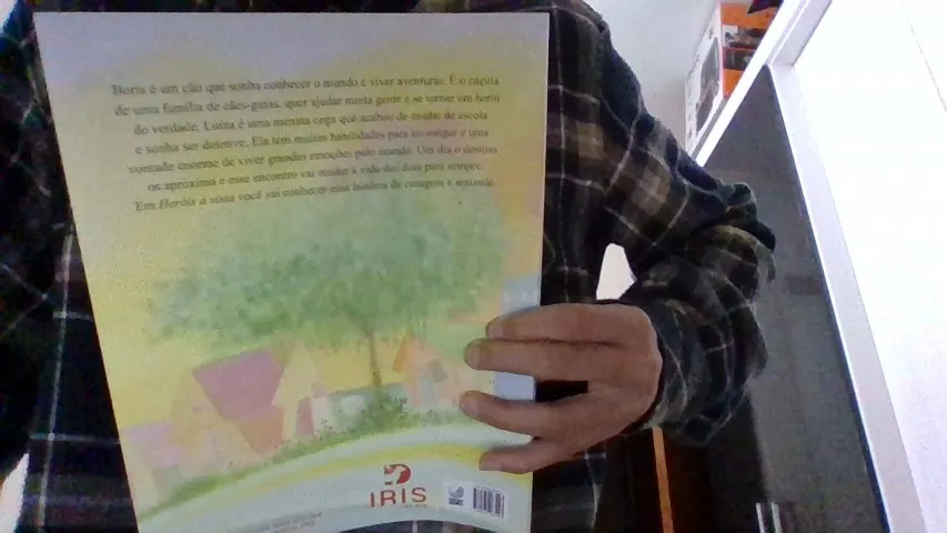 Livro "Heróis à vista" do autor: Márcio Araújo