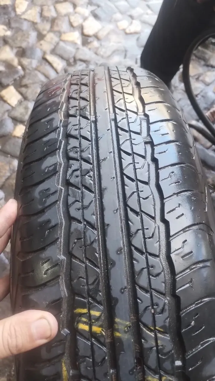 Pneu para Bongo ou Kombi - Ótimo estado!