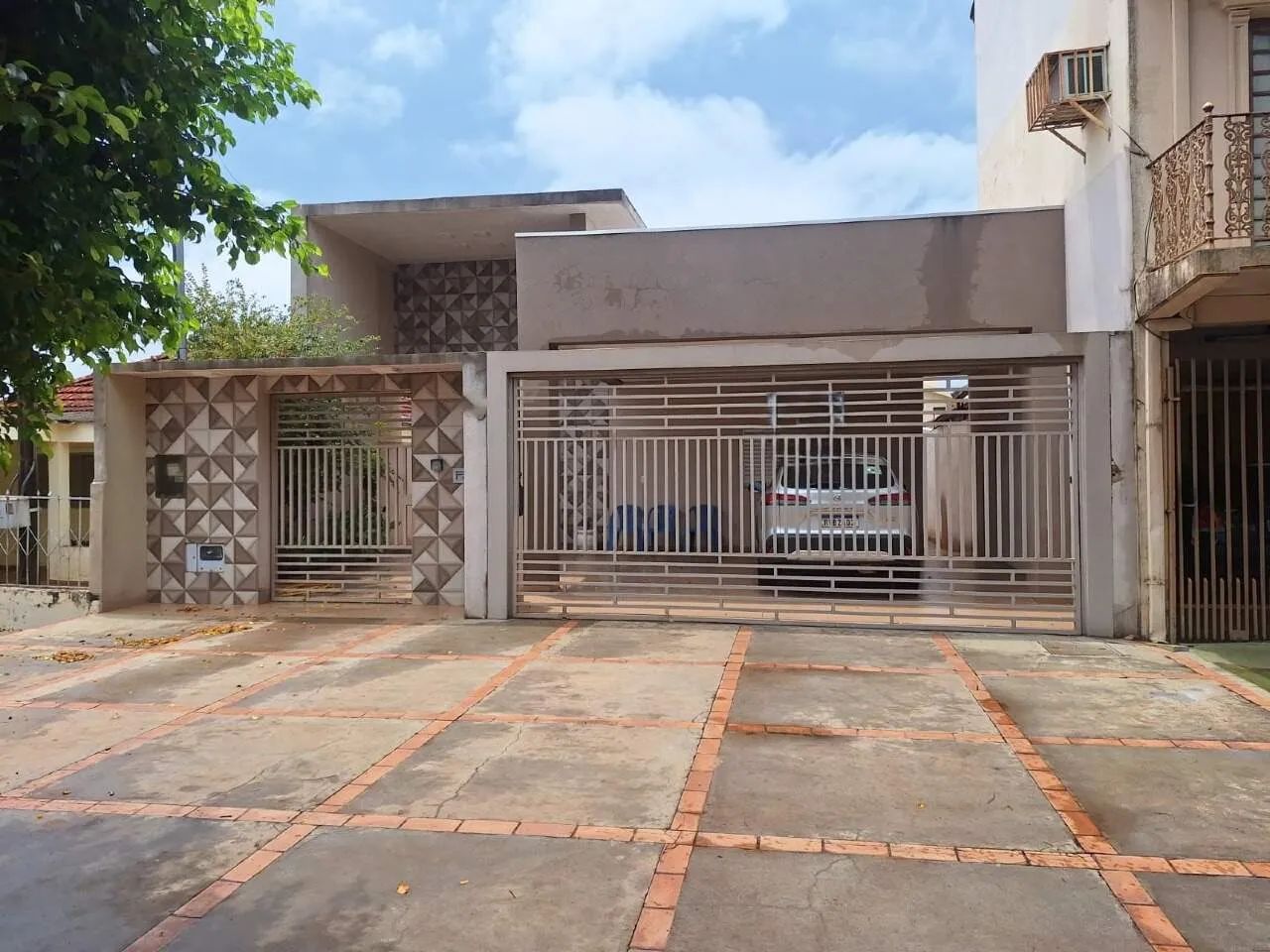 Casa Térrea à venda, 1 quarto, 3 suítes, Centro - Ponta Porã/MS