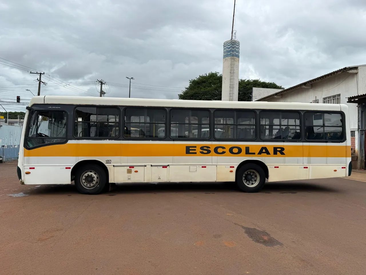 Ônibus escolar Mercedes-Benz ano 2012 com 39 lugares em cascavel,PR