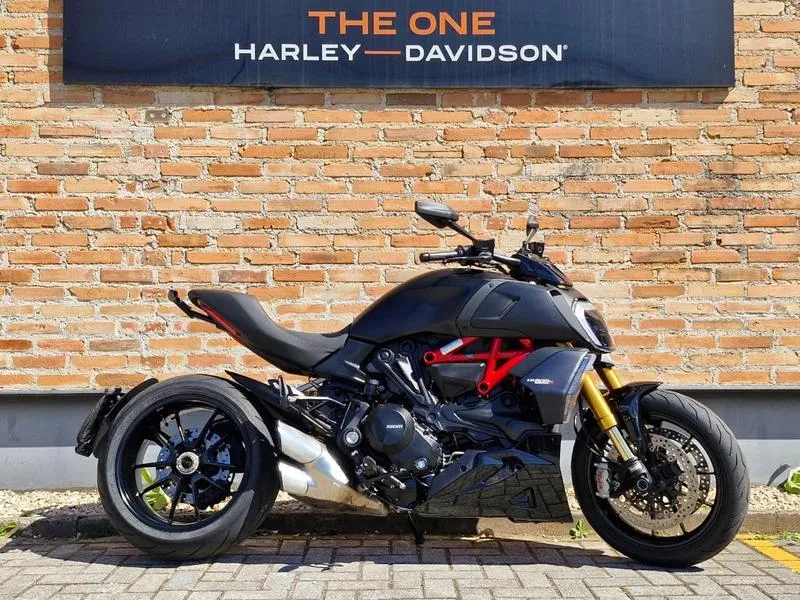 Housse De Selle En Carbone Au Nouveau Design - Ducati Diavel V4 (ROUGE