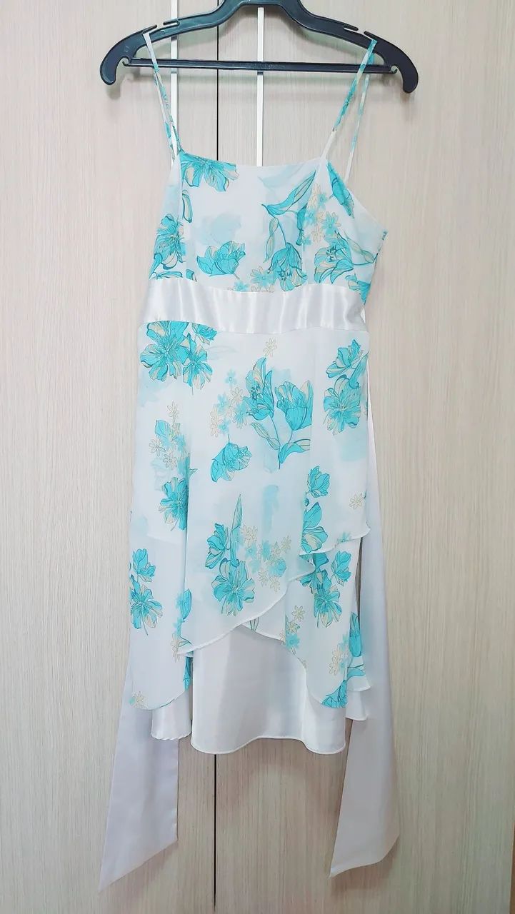Vestido Floral Azul e Branco Elegante