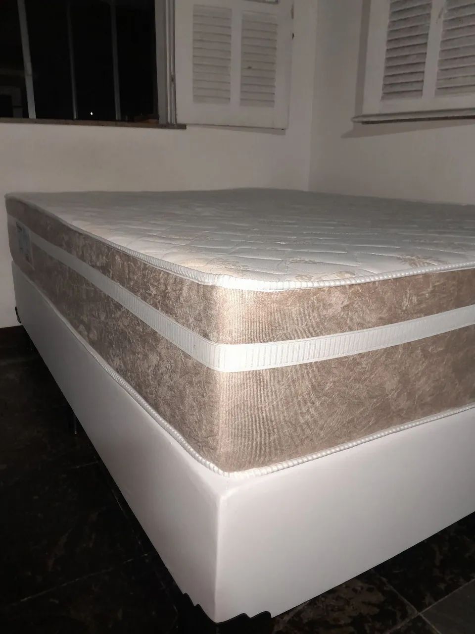 Cama Box + colchão D 45 molas $$1,200