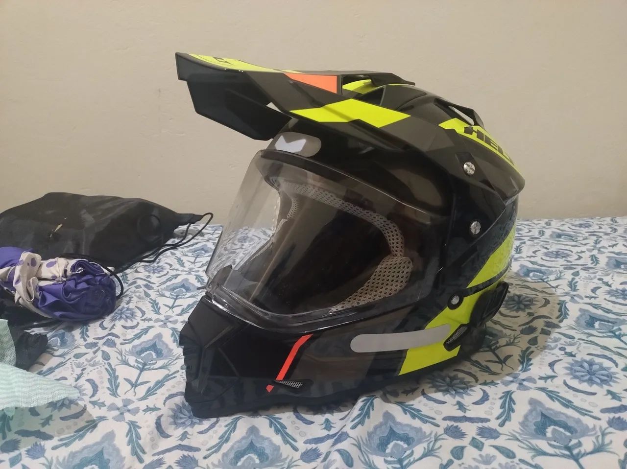 Capacete HELT