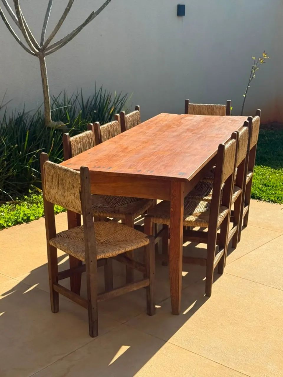Conjunto de mesa de madeira maciça com cadeiras em palha - Foto 5