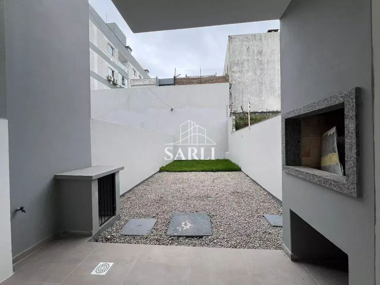 Sobrado com 81 metros com 2 quartos em Areias - São José - SC - Foto 3