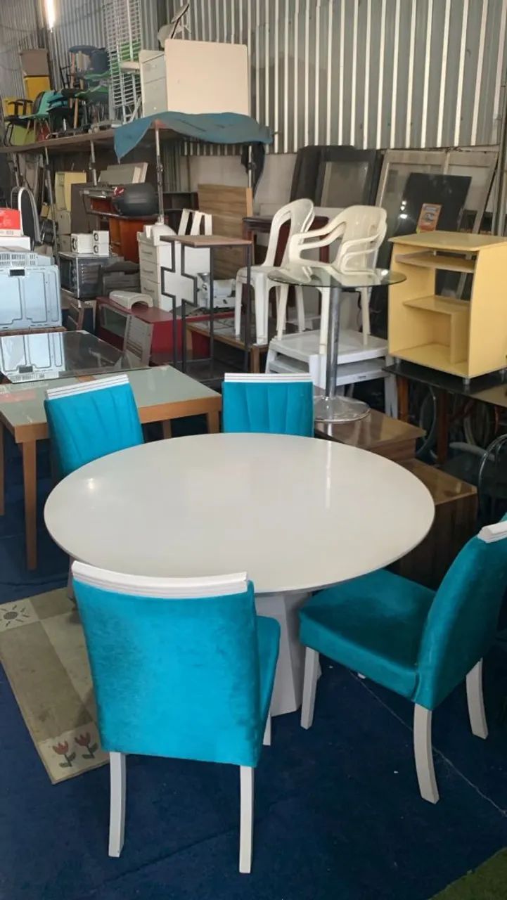 Mesa de Jantar Redonda com 4 cadeiras 