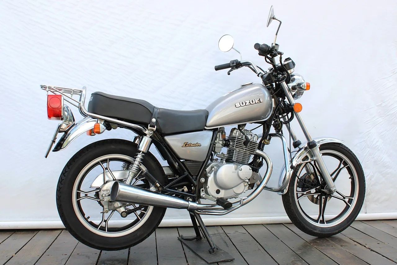 SUZUKI INTRUDER 125 - Foto 5