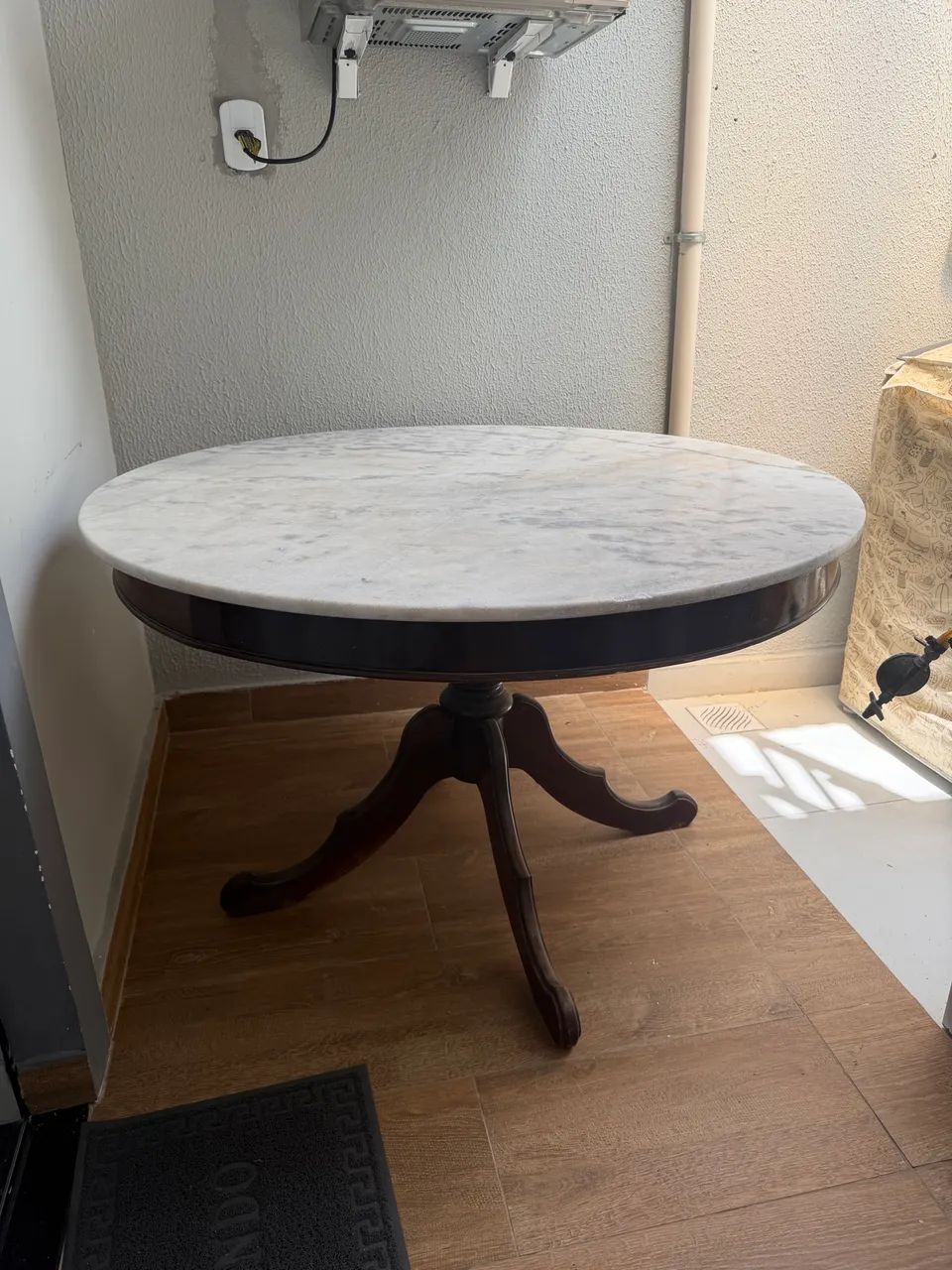 Mesa rústica em madeira maciça com mármore  - Foto 2