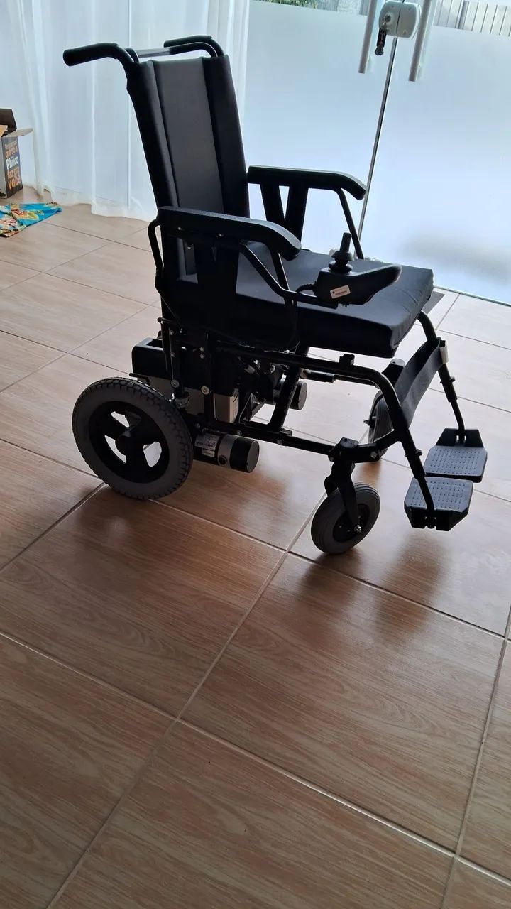 Cadeira de rodas motorizada  - Foto 5