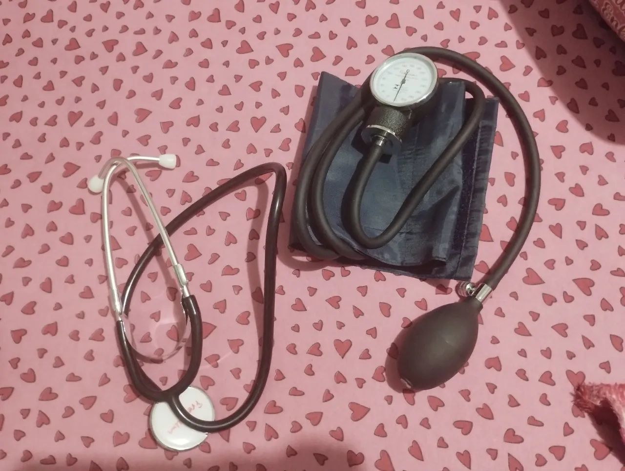 Kit estetoscópio e esfigmomanômetro 
