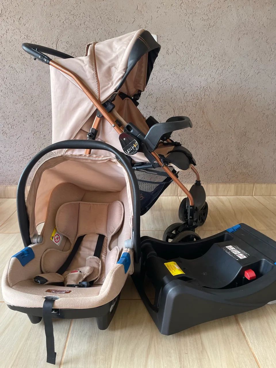 Carrinho de bebê kit bebê conforto e base  - Foto 5