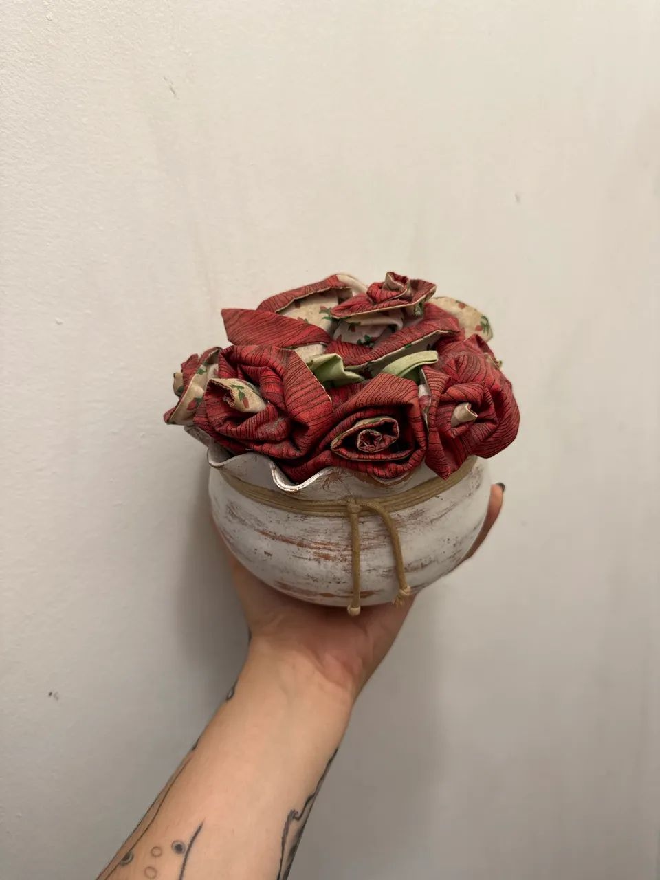 Vaso com flores de tecido
