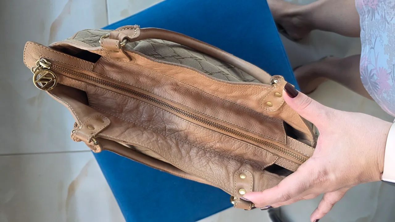 Bolsa Arezzo tecido com detalhe em couro - Foto 4