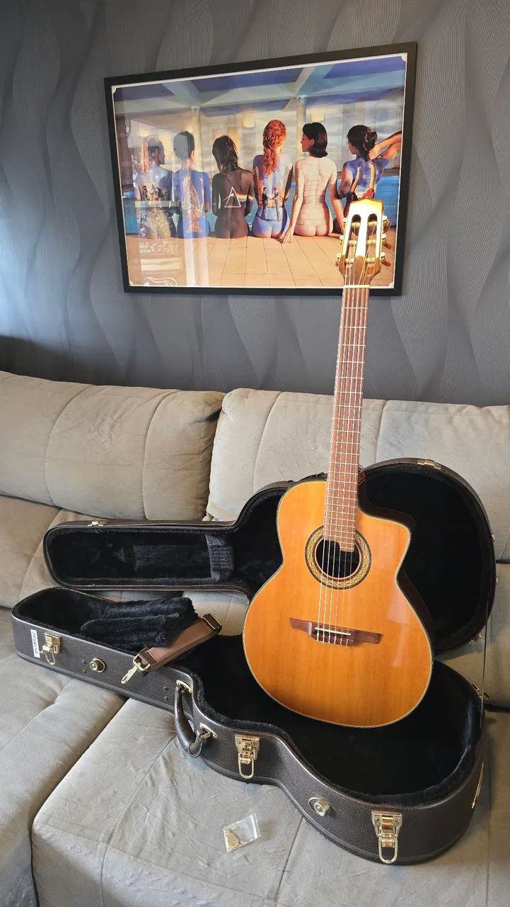 VIOLÃO TAKAMINE NYLON TC135SC COM HARDCASE ORIGINAL - Foto 2
