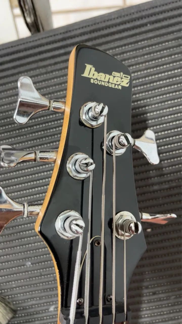 Baixo Ibanez