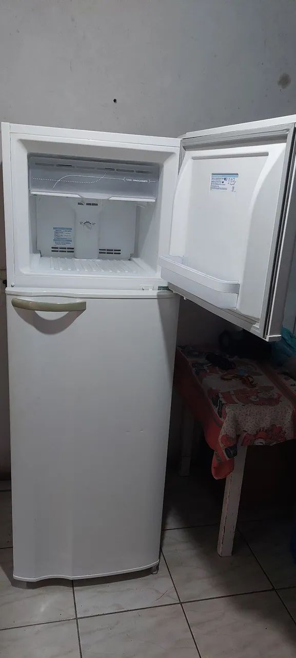 Geladeira Electrolux DF40 Frost Free Branca  - Foto 4