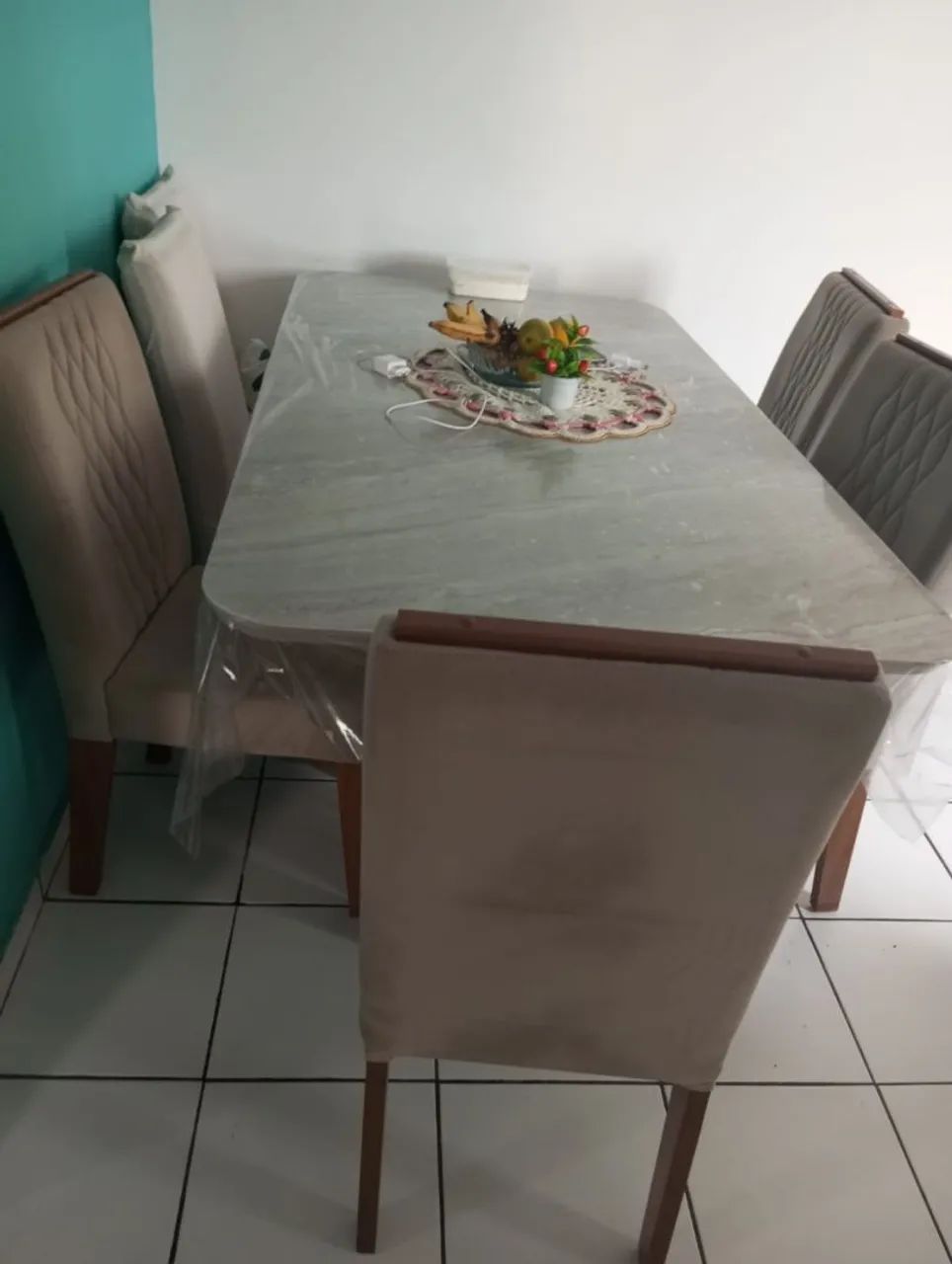 Vendo Mesa 6 cadeiras pouco tempo de uso