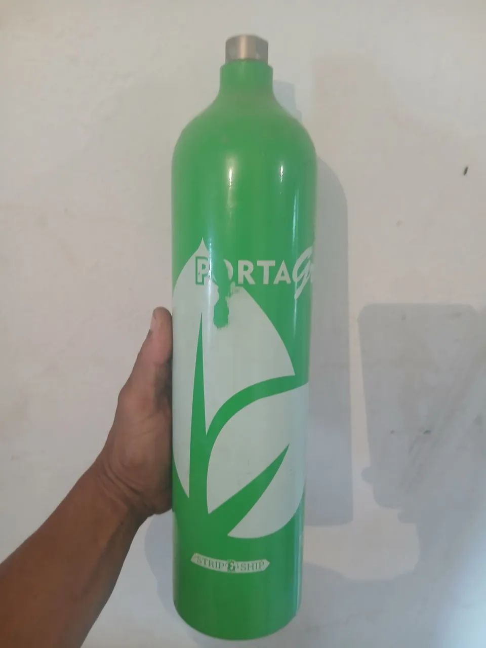 Cilindro para mergulho retirado no local 