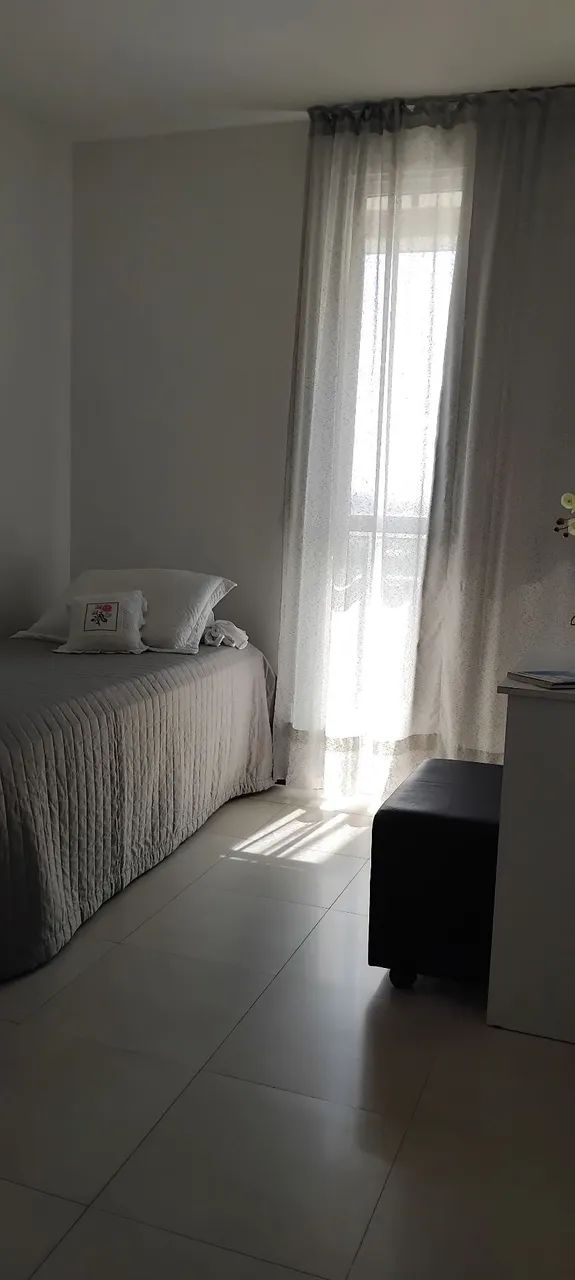 Alugo quarto individual p/moças,ambiente limpo e tranquilo. 