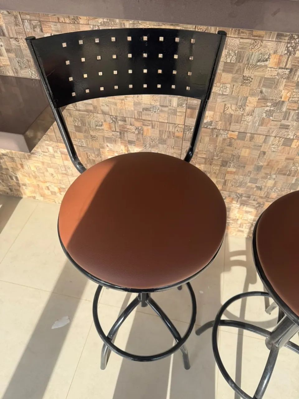 Banquetas Altas com Encosto e Assento Estofado - Bar/Balcão - Foto 3