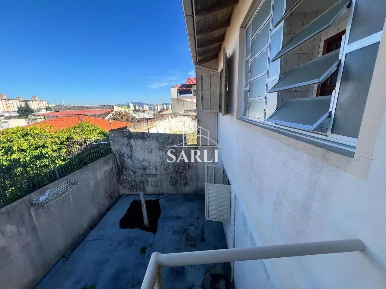 Casa de 3 dorm, s/ 1 suite, quintal grande, 2 pavimentos em Capoeiras, Florianopolis, SC - Foto 2