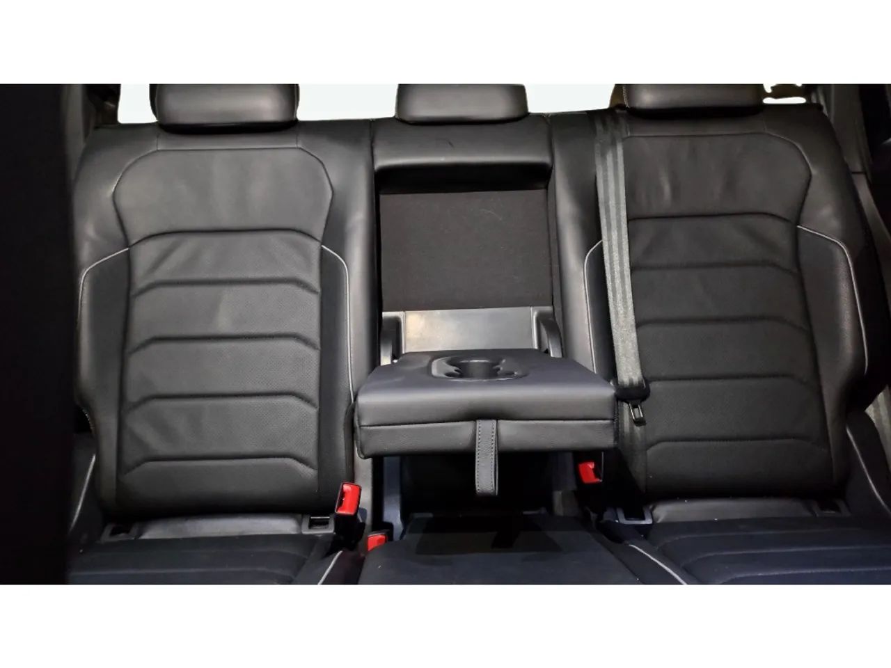 Volkswagen Tiguan Allspac R-Line 300 TSI 2.0, foto 12 de 14