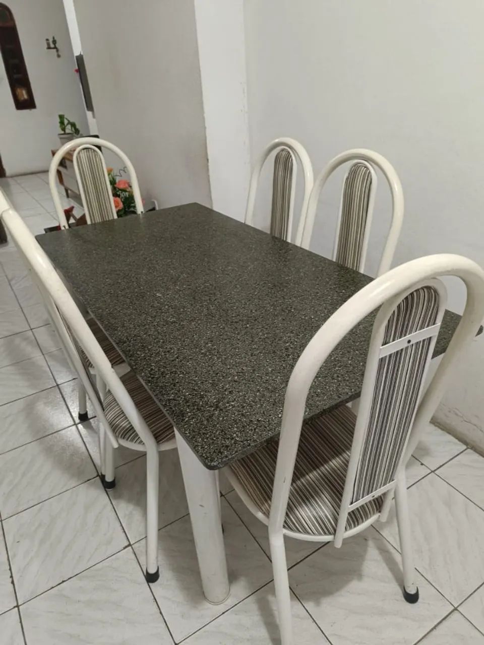 Mesa de mármore com 6 cadeiras - Foto 2
