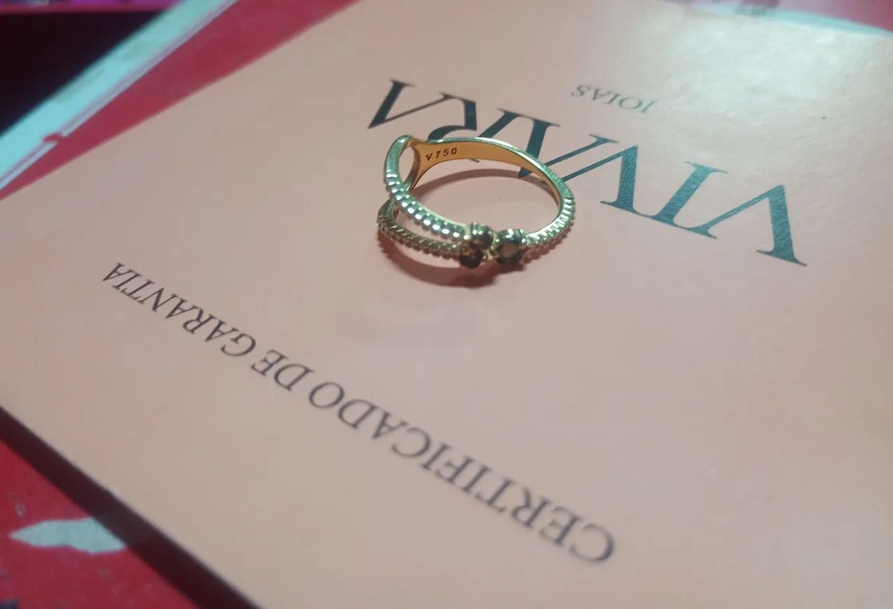 Anel Vivara ouro 18k com diamantes e quartzo fumê 