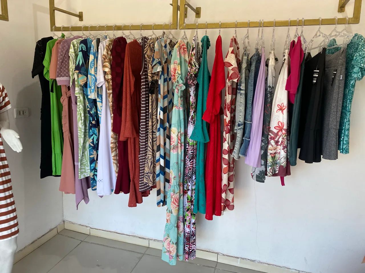 Vendo lote de loja arara manequim espelho roupa  - Foto 3
