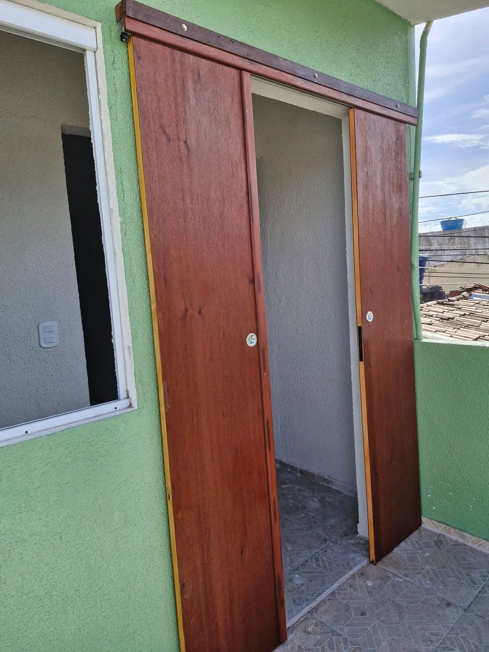 Alugo casa na Avenida Brasil, bairro Poço. - Foto 2