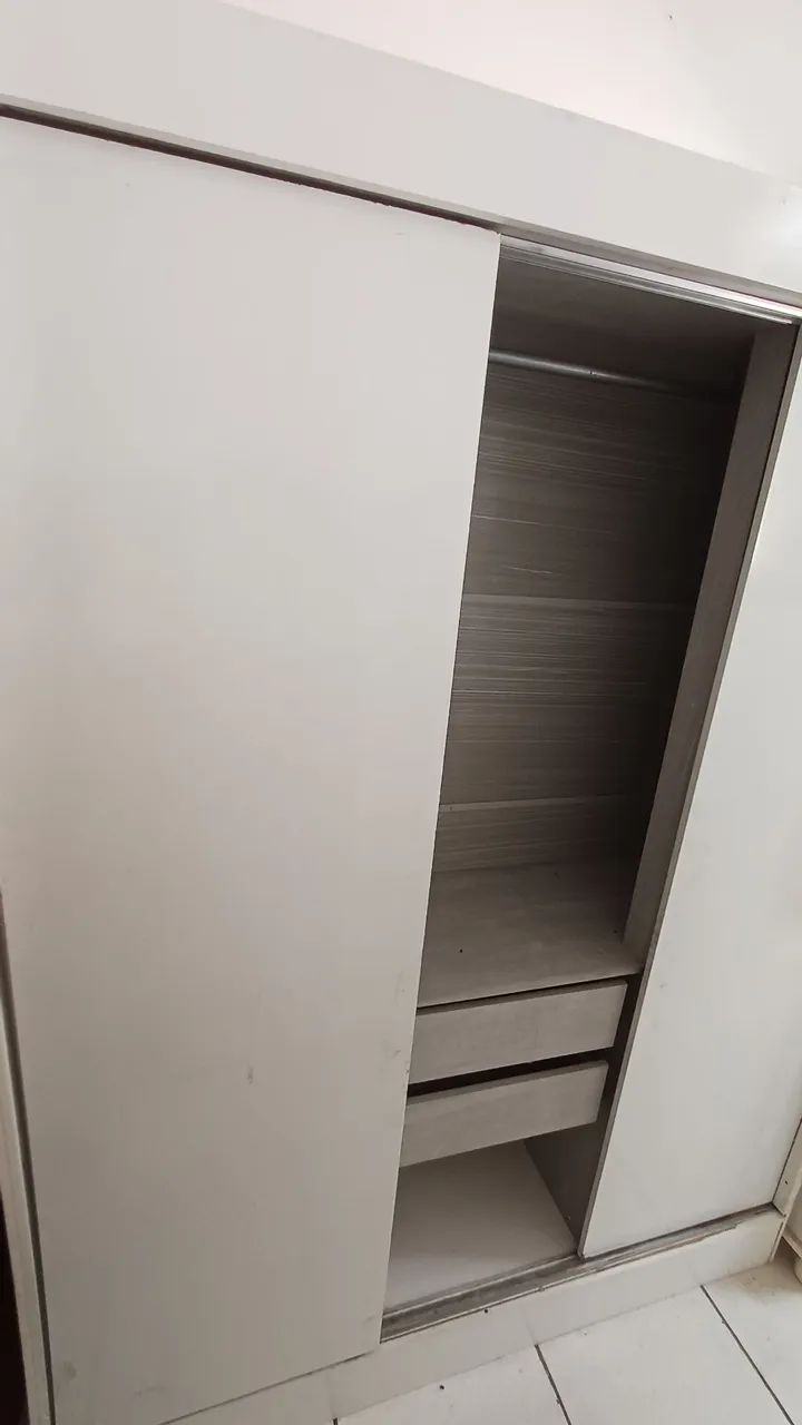 Guarda roupas casal branco 