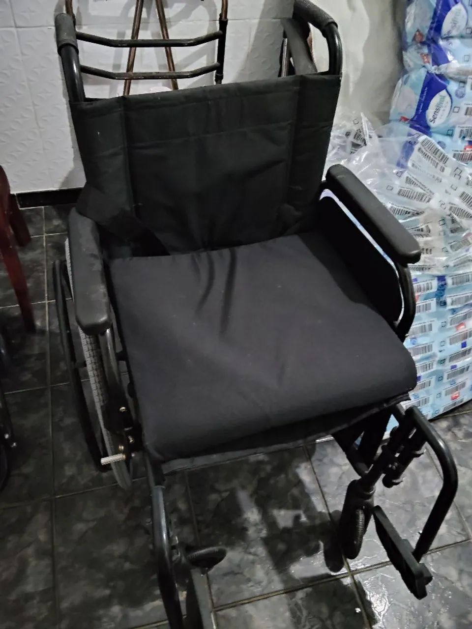 Cadeira de rodas nova