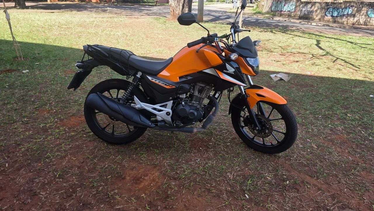 Titan 160 2025 laranja