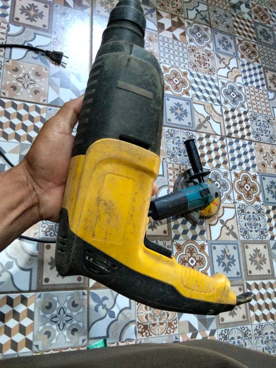 vendo uma policorte e um martelete 400 reais  - Foto 2