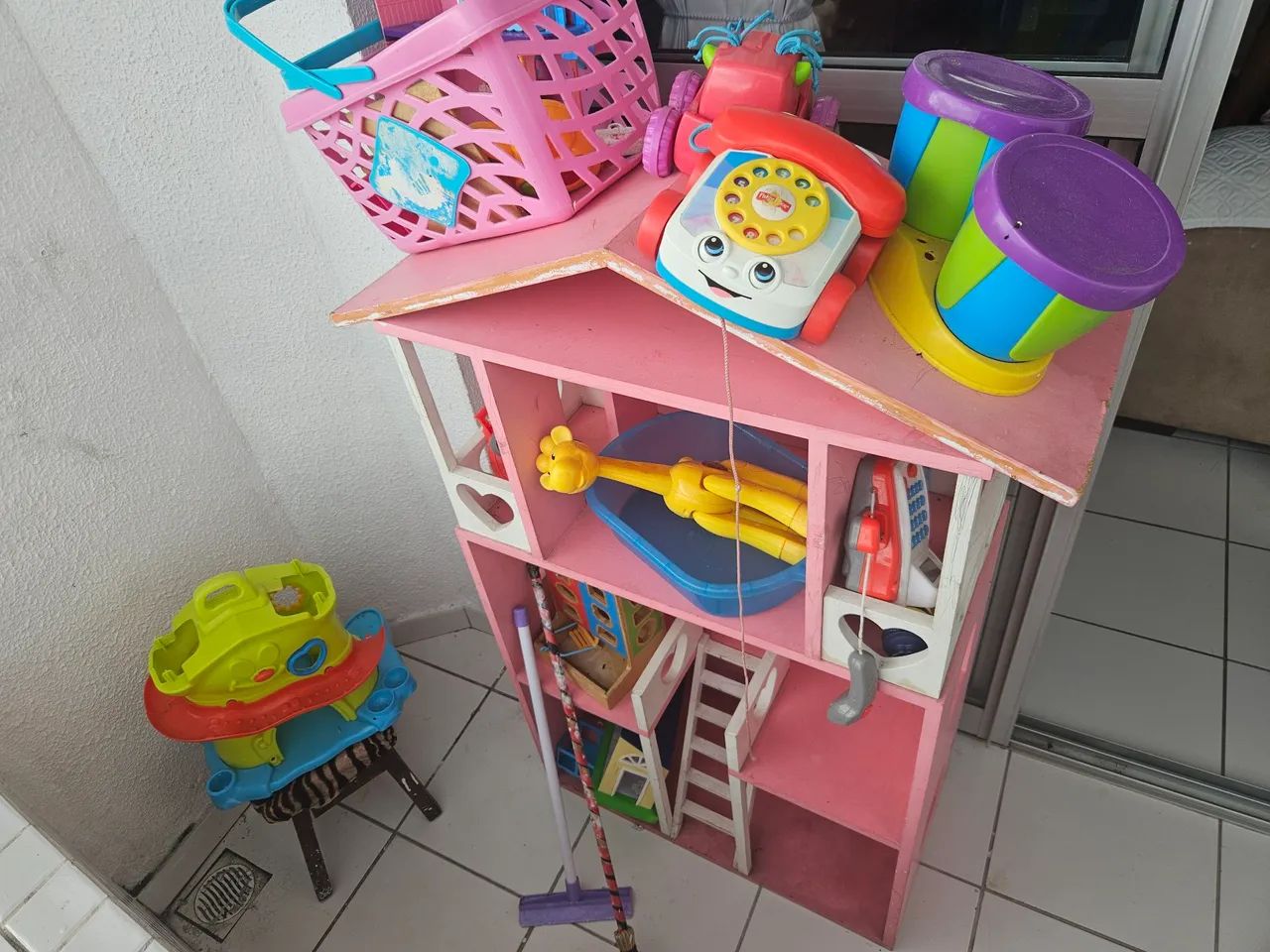 Casa de bonecas mais brinquedos diversos, precinho!!