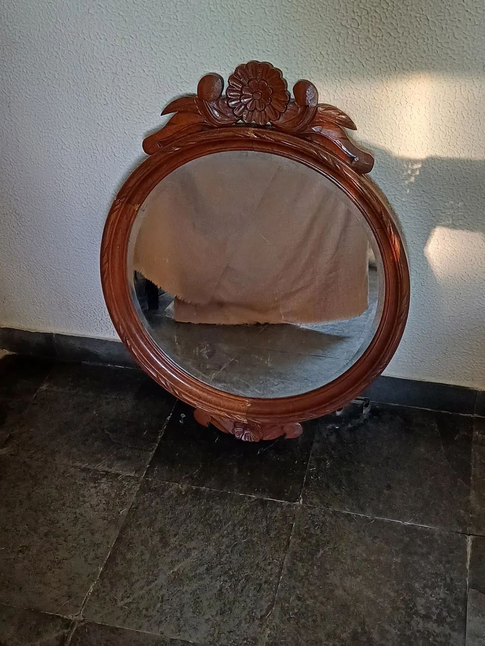 Espelho Antigo em Madeira Talhada