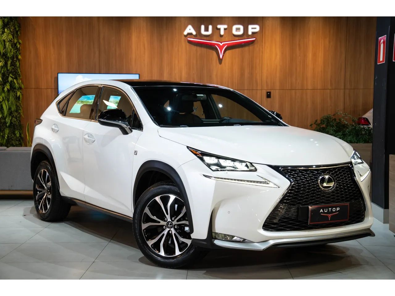 Lexus NX-200T F-sport 2.0 16V 238cv Aut. 2016