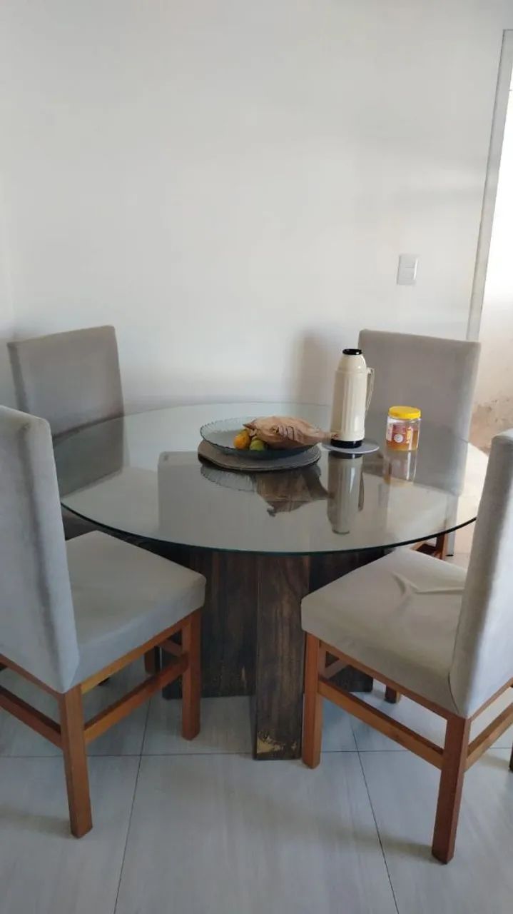 MESA SEM CADEIRA 