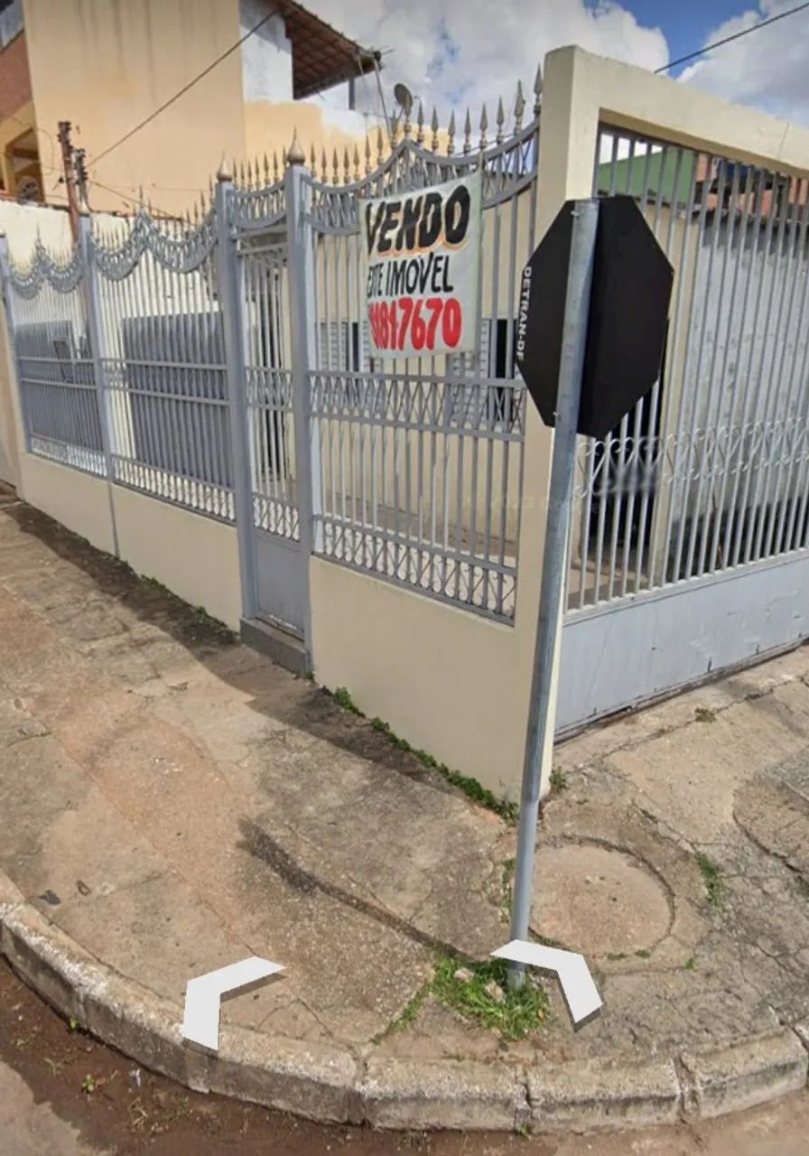 Casa de esquina com loja em Taguatinga 