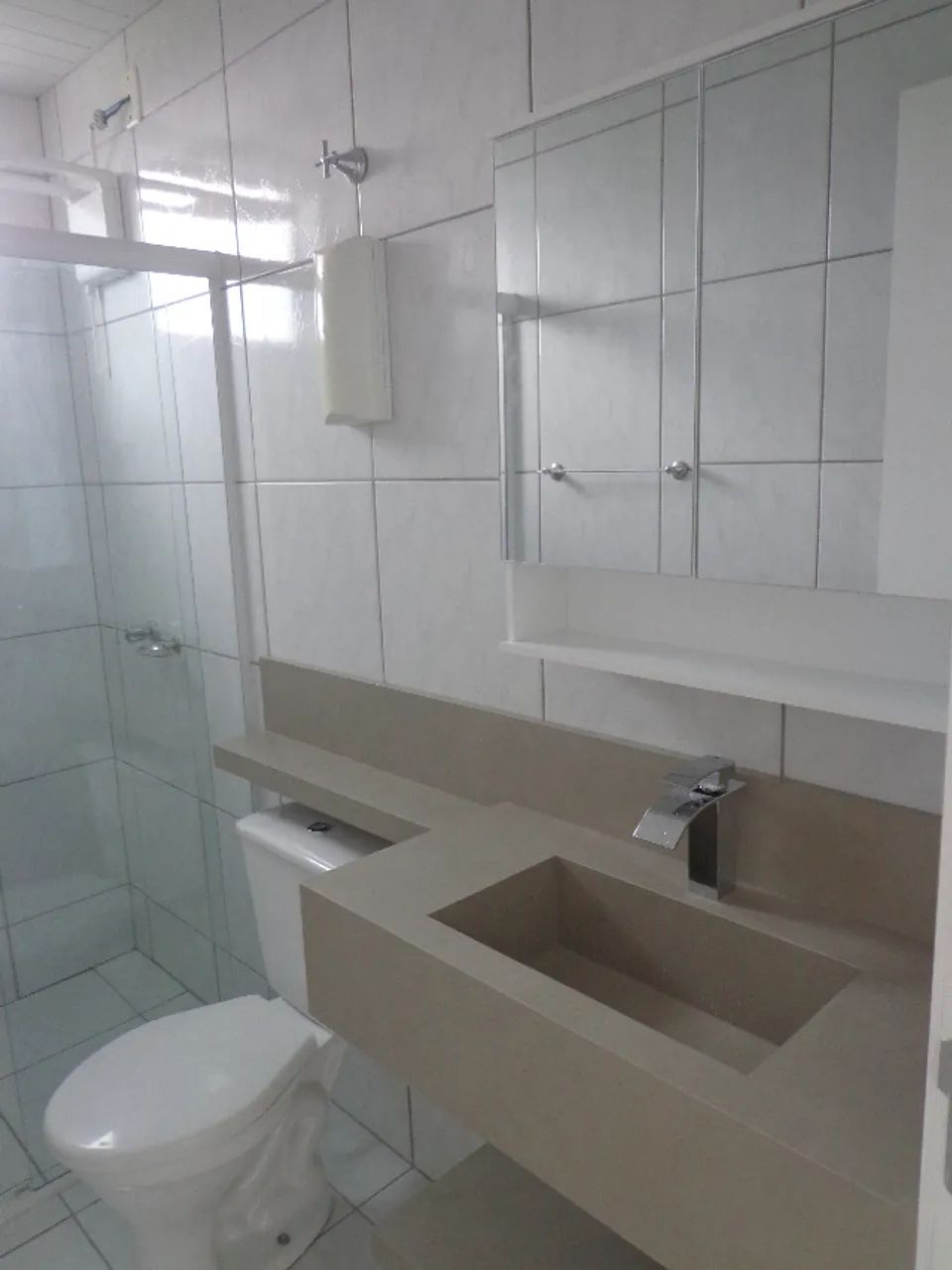 Ótimo apartamento com 2 dorm. semi-mobiliado na região central do bairro forquilhinhas. - Foto 4